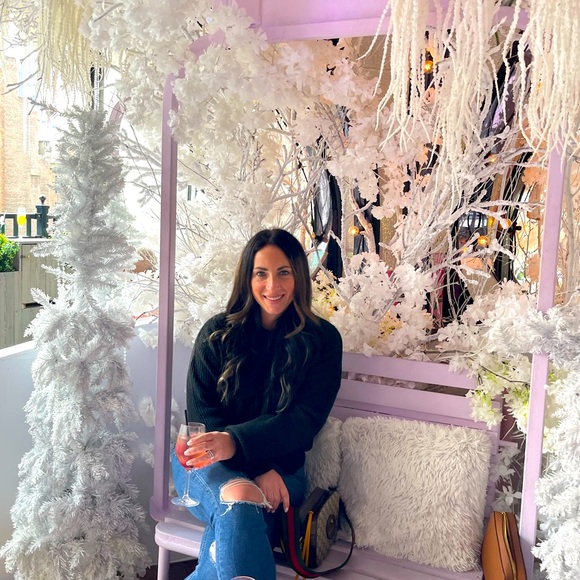 Meet your Posher, Tara - Picture 1 of 1